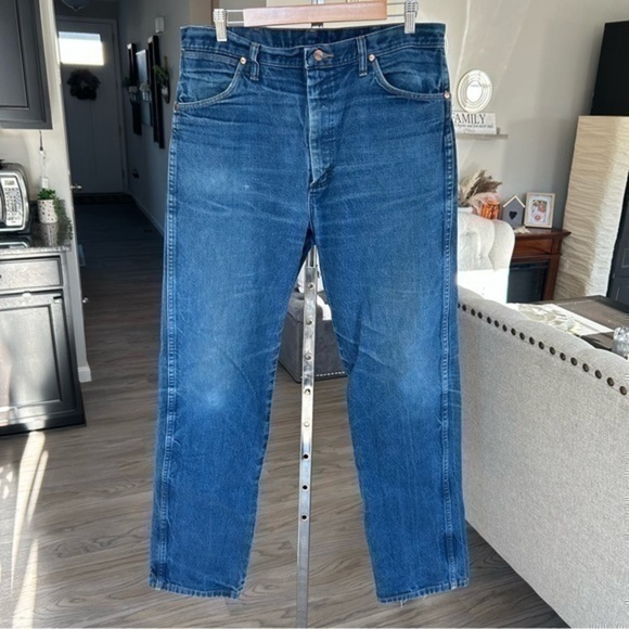 💋VTG Vintage Wrangler men’s distressed faded wallet pocket blue jeans 👖 36x34 - Picture 3 of 13